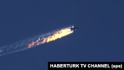 Российский военный самолет Су-24, совершавший вылет с военной базы "Хмеймим", расположенной в Сирии в 30 километрах от границы с Турцией, был сбит турецким истребителем F-16 24-го ноября 2015 года